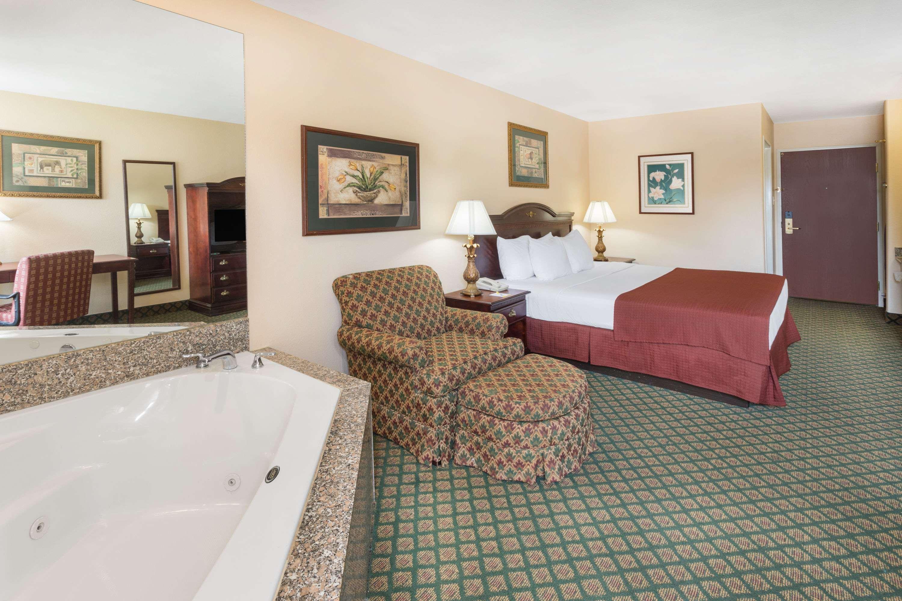Days Inn & Suites By Wyndham Eunice Eksteriør bilde